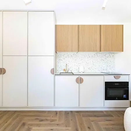 Baltic Pine Retreat W/balcony, By Cohost Apartman Palanga