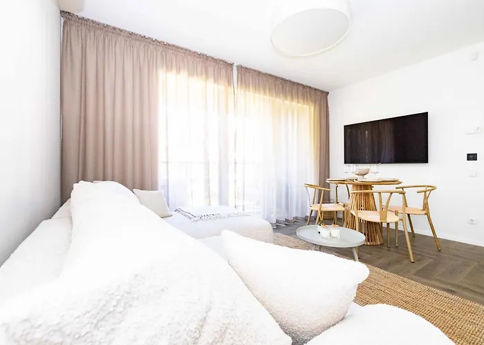 Baltic Pine Retreat W/balcony, By Cohost * パランガ