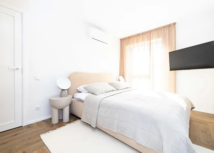 Baltic Pine Retreat W/balcony, By Cohost