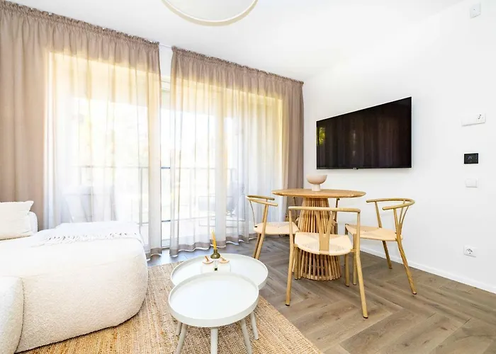 Baltic Pine Retreat W/balcony, By Cohost アパート *