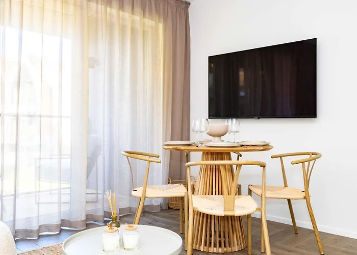 Baltic Pine Retreat W/balcony, By Cohost アパート *